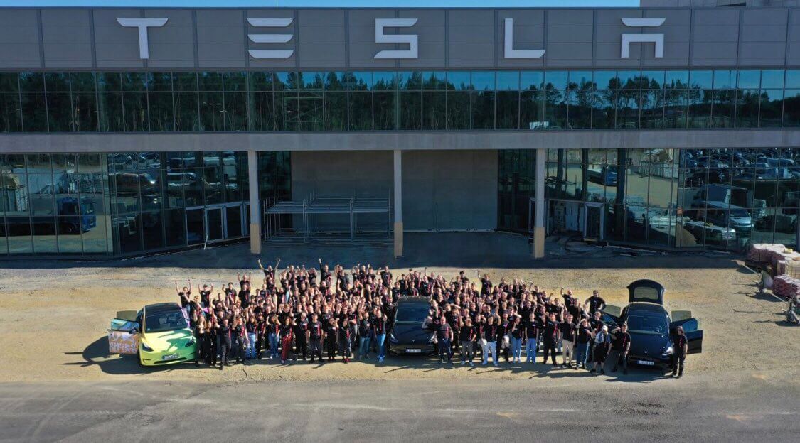 Tesla Giga Berlin accueille 120 apprentis et étudiants en alternance en formation