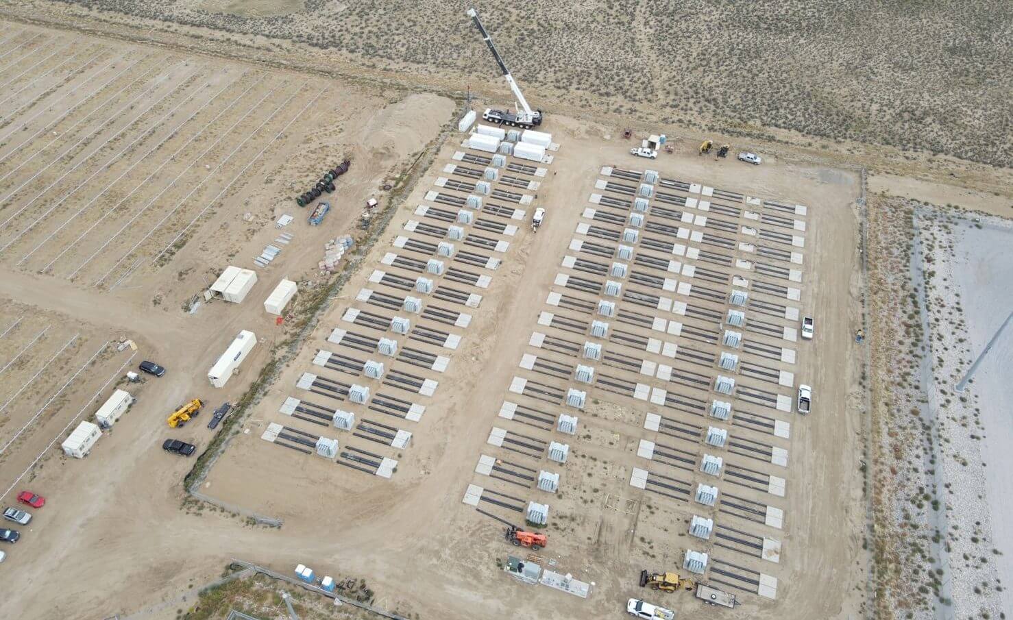 تتشكل مزرعة Tesla Megapack في Arroyo Solar في نيو مكسيكو