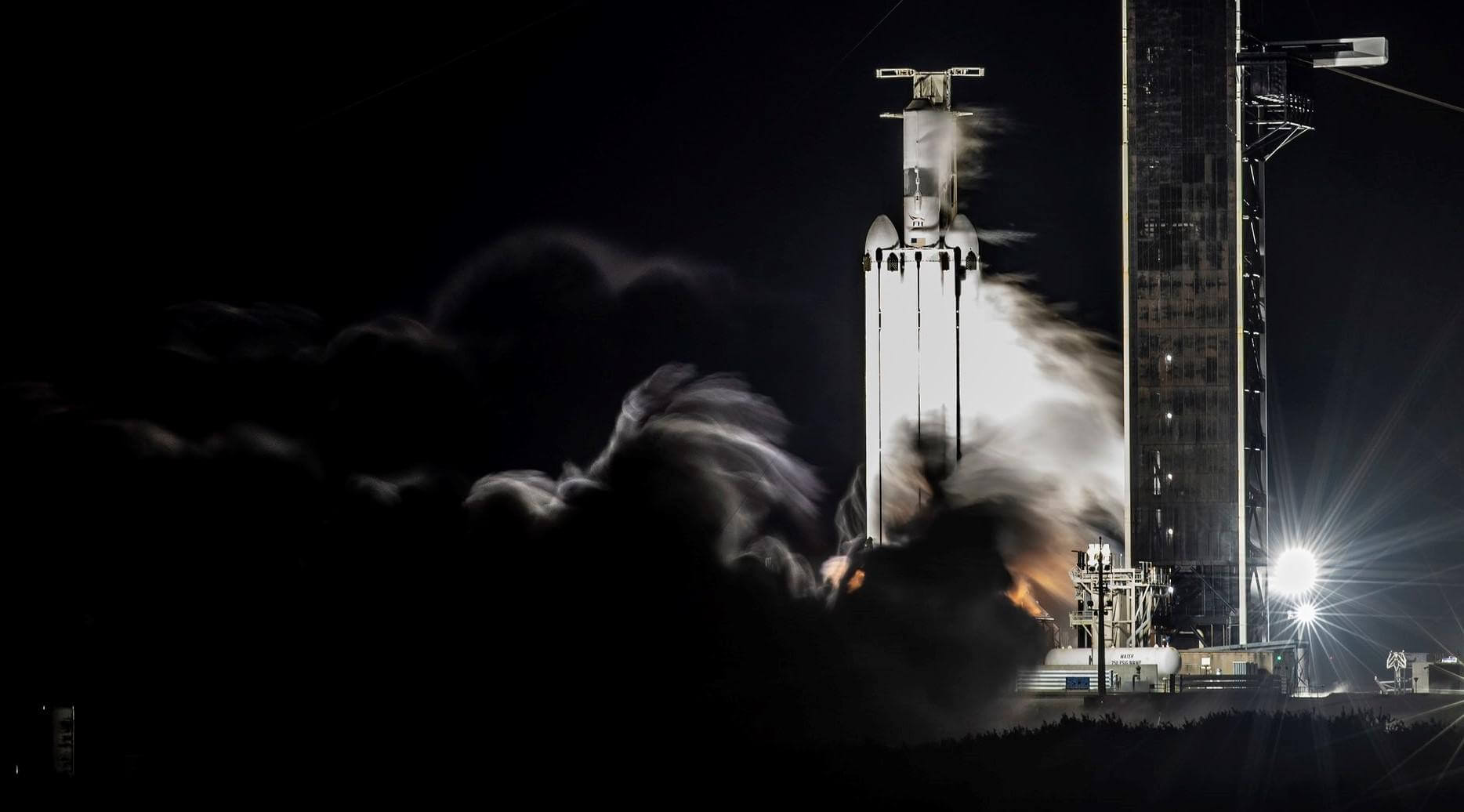 Ракета SpaceX Falcon Heavy прошла статическое огневое испытание за три года работы