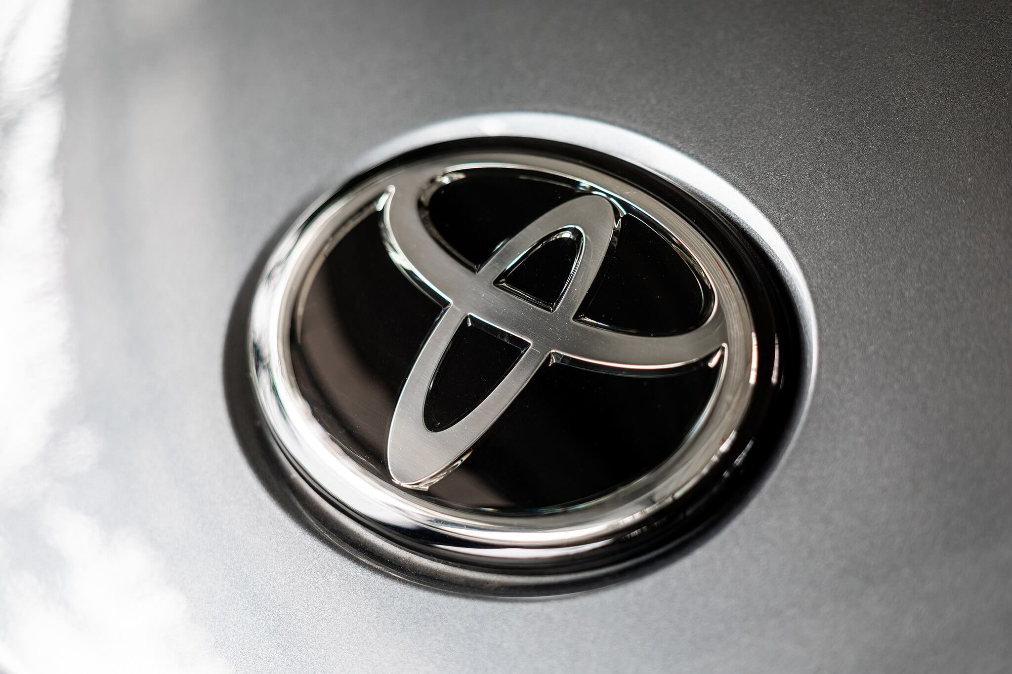 Tesla Investor Relations VP entlarvt Toyotas Anti-EV-Argumente