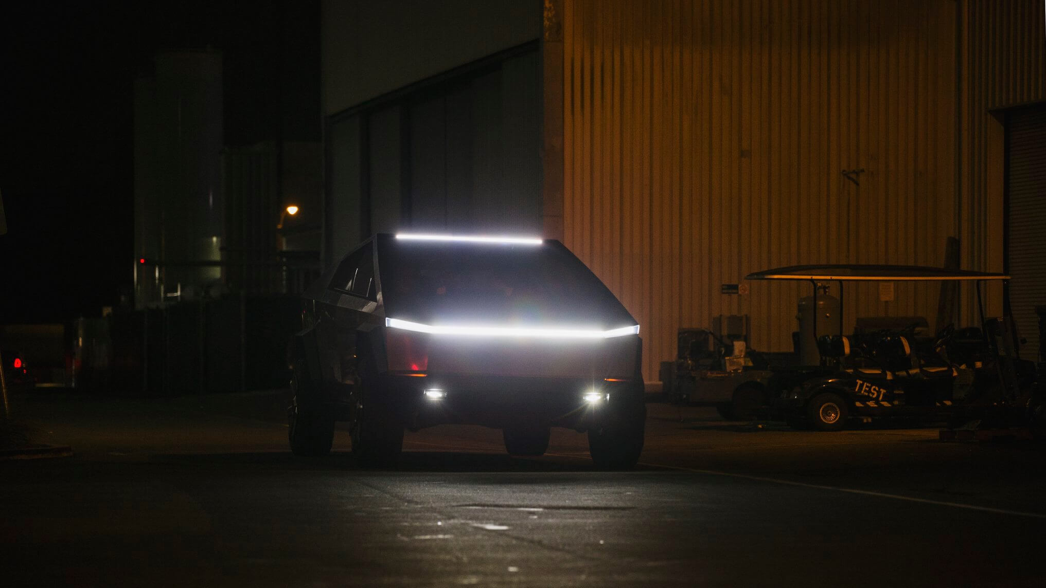 テスラ サイバートラックの生産は、4680 バッテリー セル ランプに依存しません。