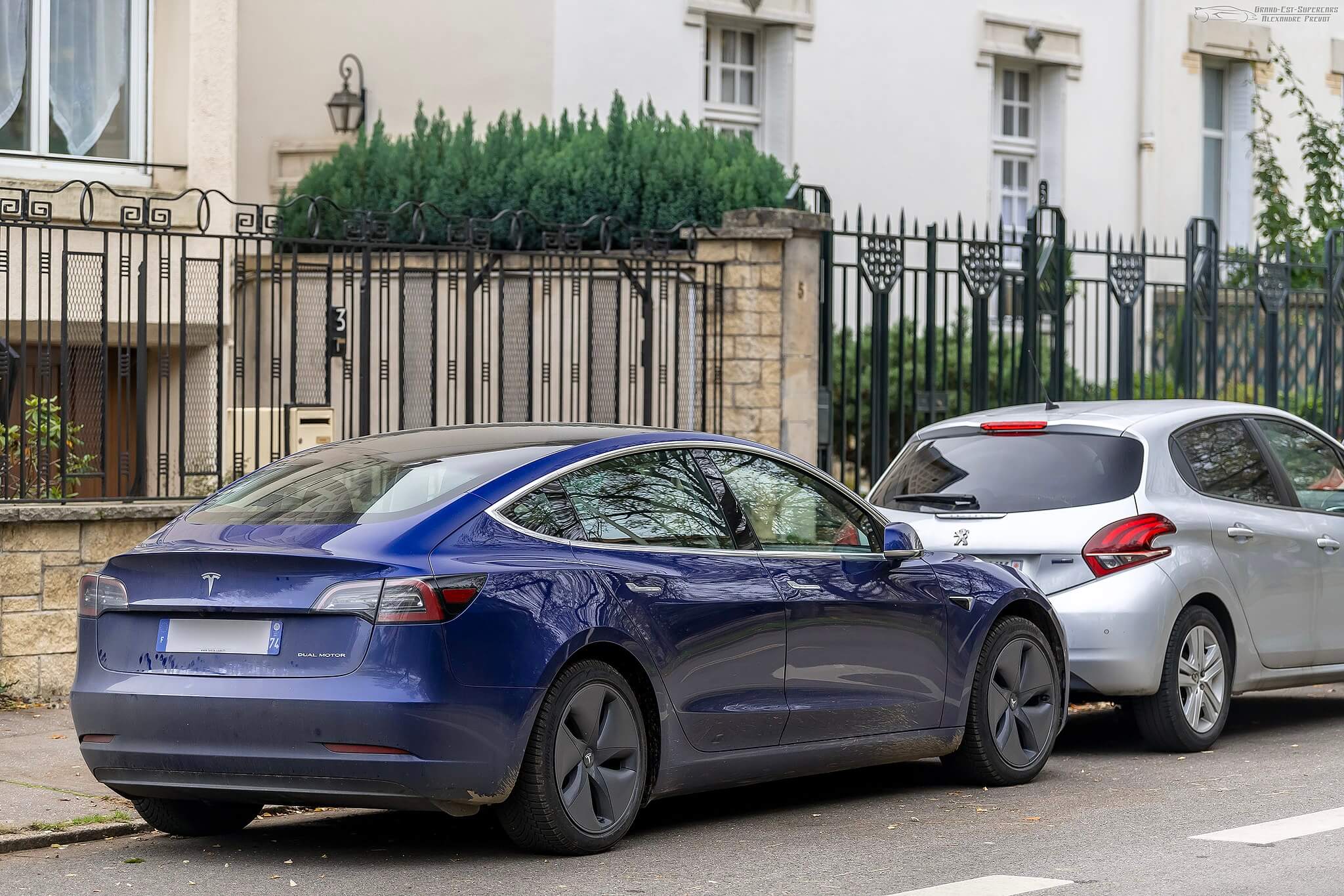 중고 Tesla Model 3 가격은 영국에서 평준화되고 있습니다.