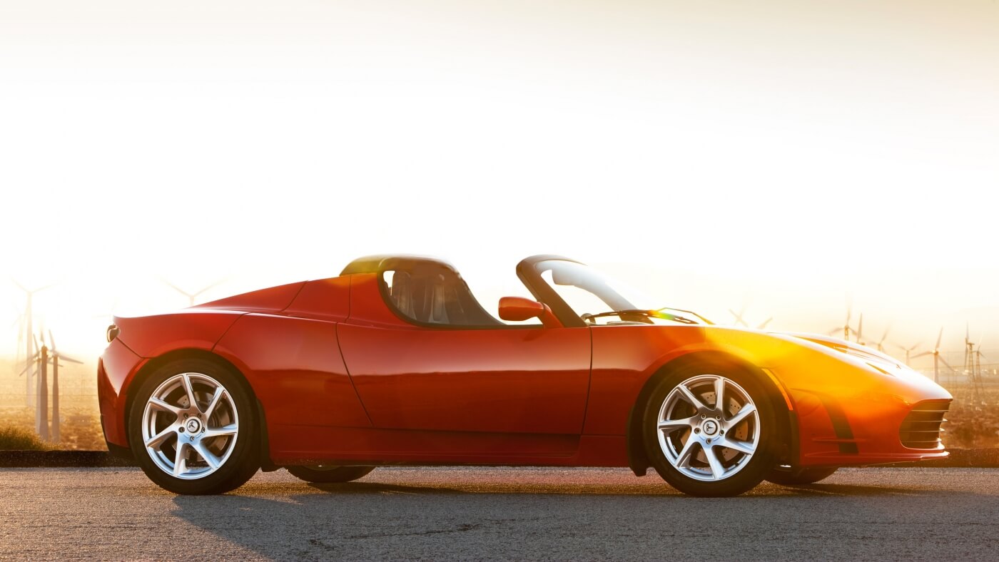 يوضح Elon Musk أنه قاد تصميم سيارة Tesla Roadster الأصلية