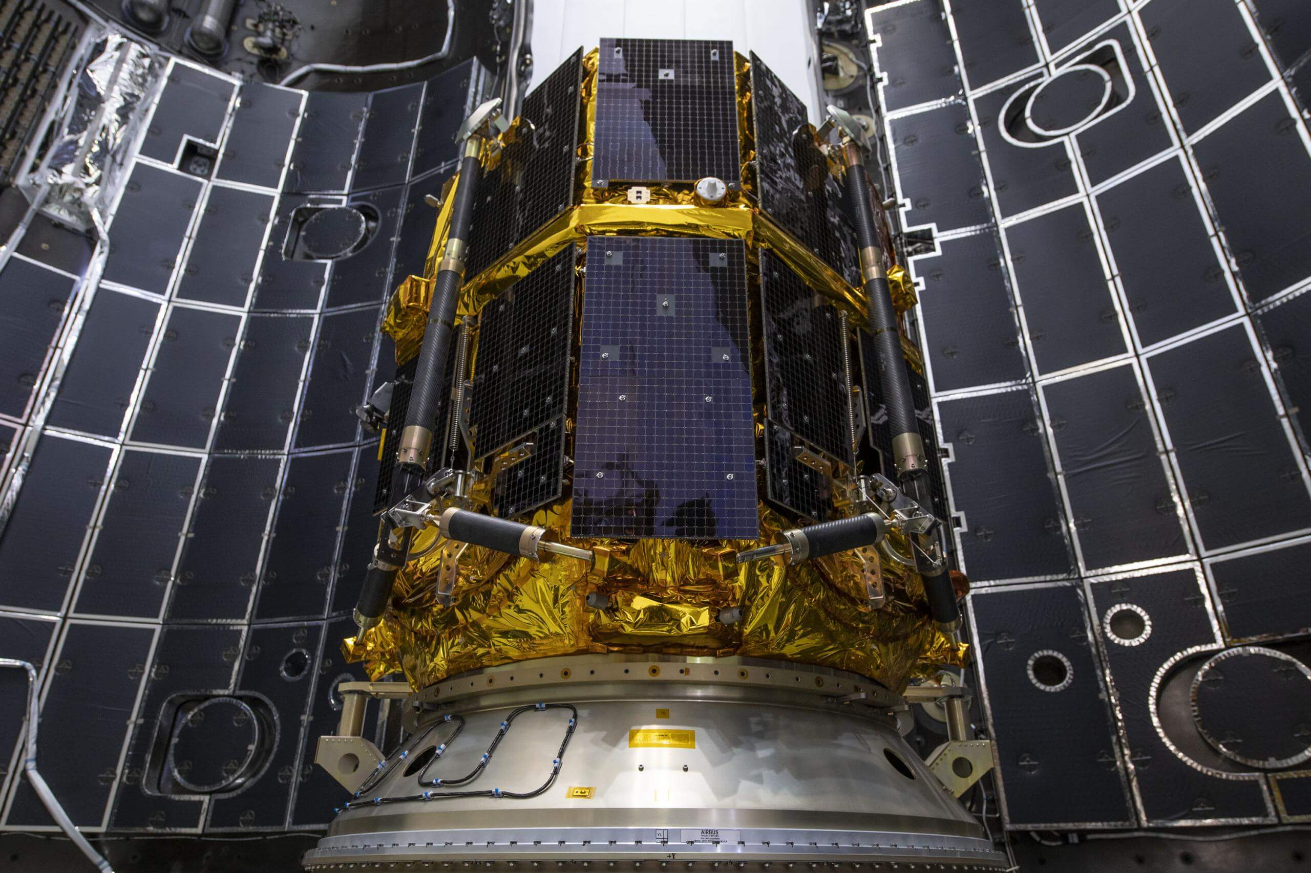 SpaceX збирається запустити японський посадковий модуль на Місяць, кубовий супутник NASA ice Survector