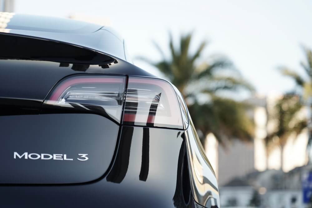 Tesla bull ARK memperoleh lebih daripada 26,000 saham