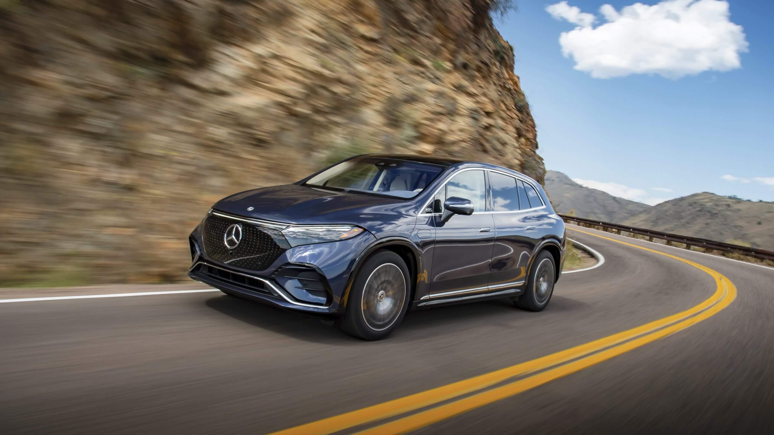 У 2022 році Mercedes більш ніж подвоїв продаж електромобілів, анонсував майбутню модель