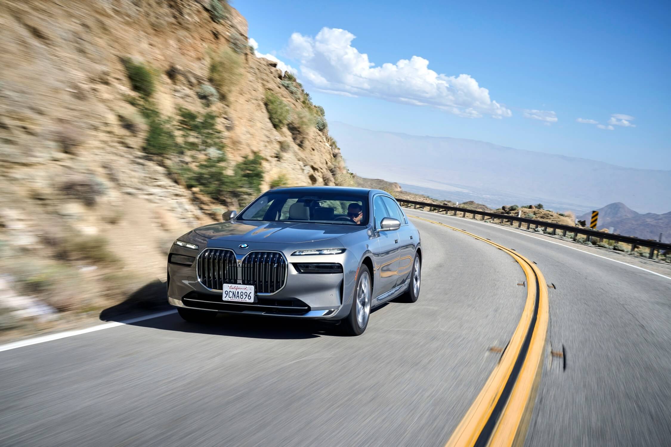 2022년 BMW EV 판매 급증, 2023년 추가 성장 박차