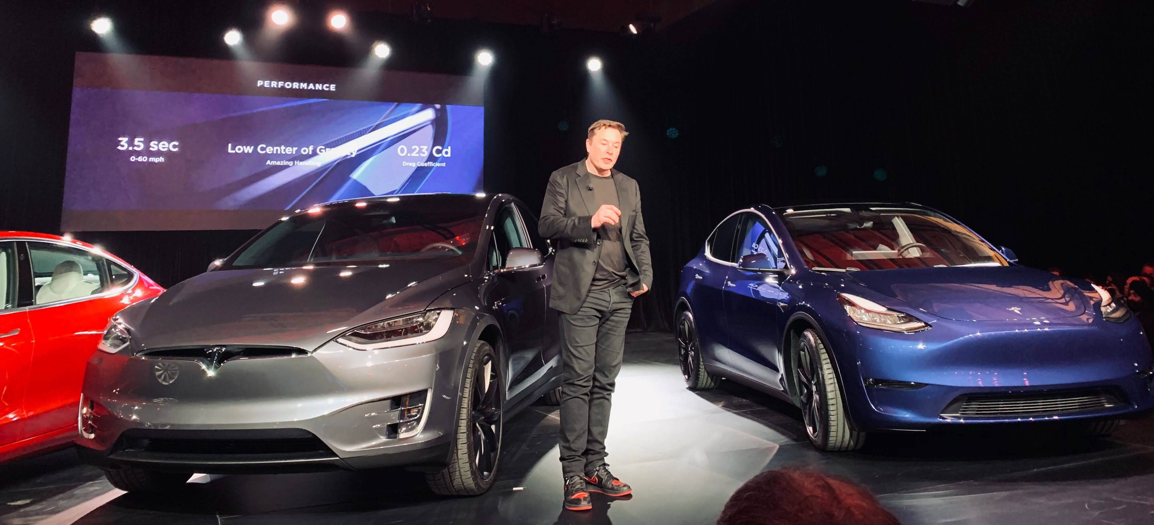 Elon Musk는 Tesla가 FSD 수정을 Over-the-Air로 배송함에 따라 리콜 정의를 비판합니다.