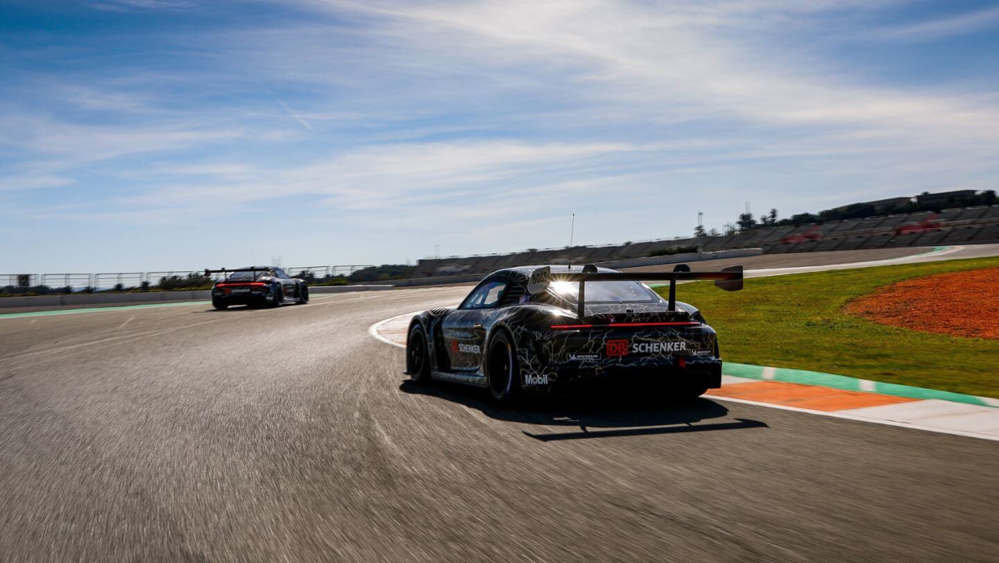 Porsche flette l’abilità dell’e-Motorsport con GT4 ‘ePerfomance’