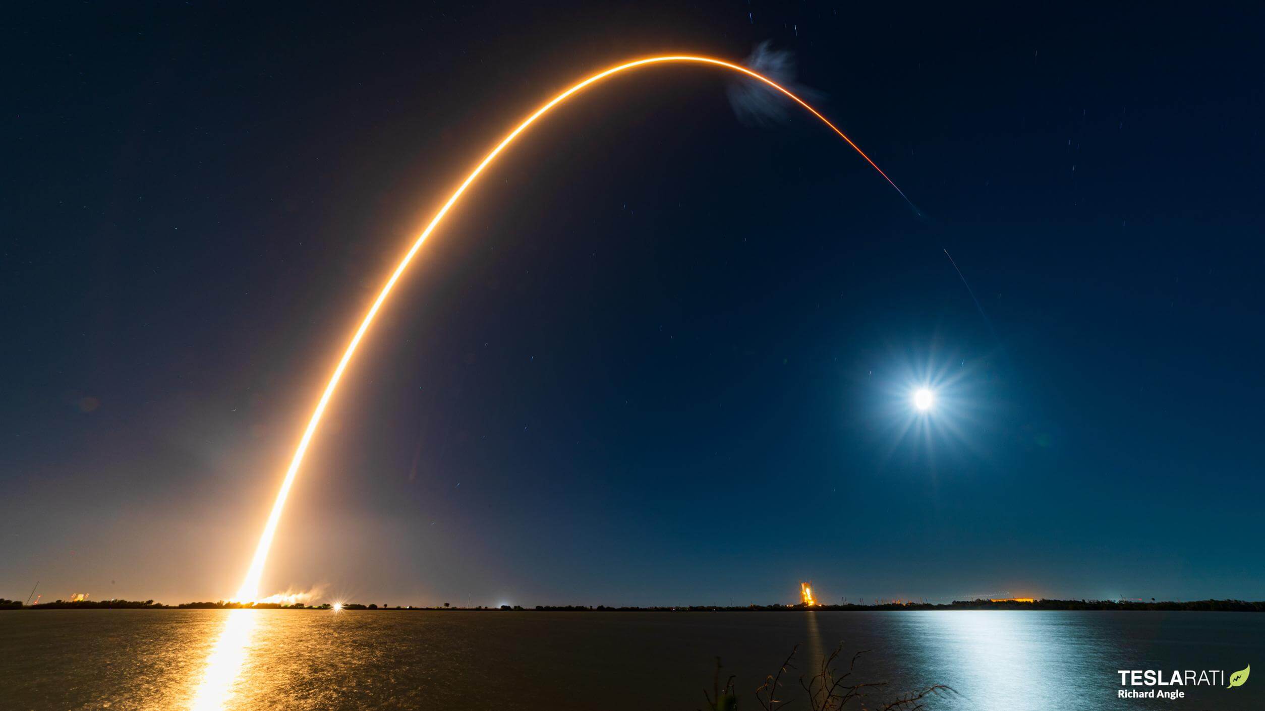 SpaceX Falcon 9 ロケットがスペインのアマゾナス ネクサス衛星を打ち上げ