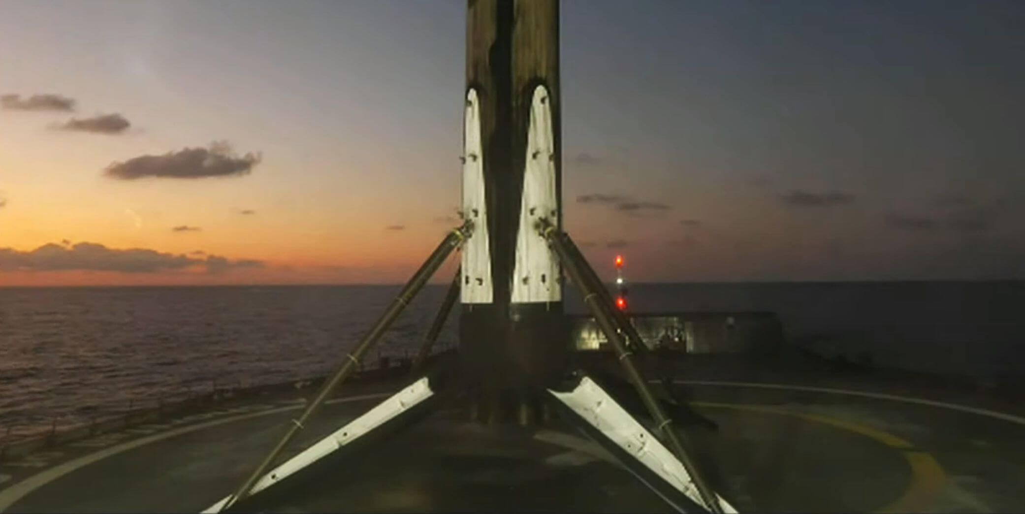 Ракета SpaceX Falcon совершила 100-ю посадку подряд