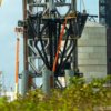 SpaceX installiert Raketenfangarme am Startturm von Starship in Florida