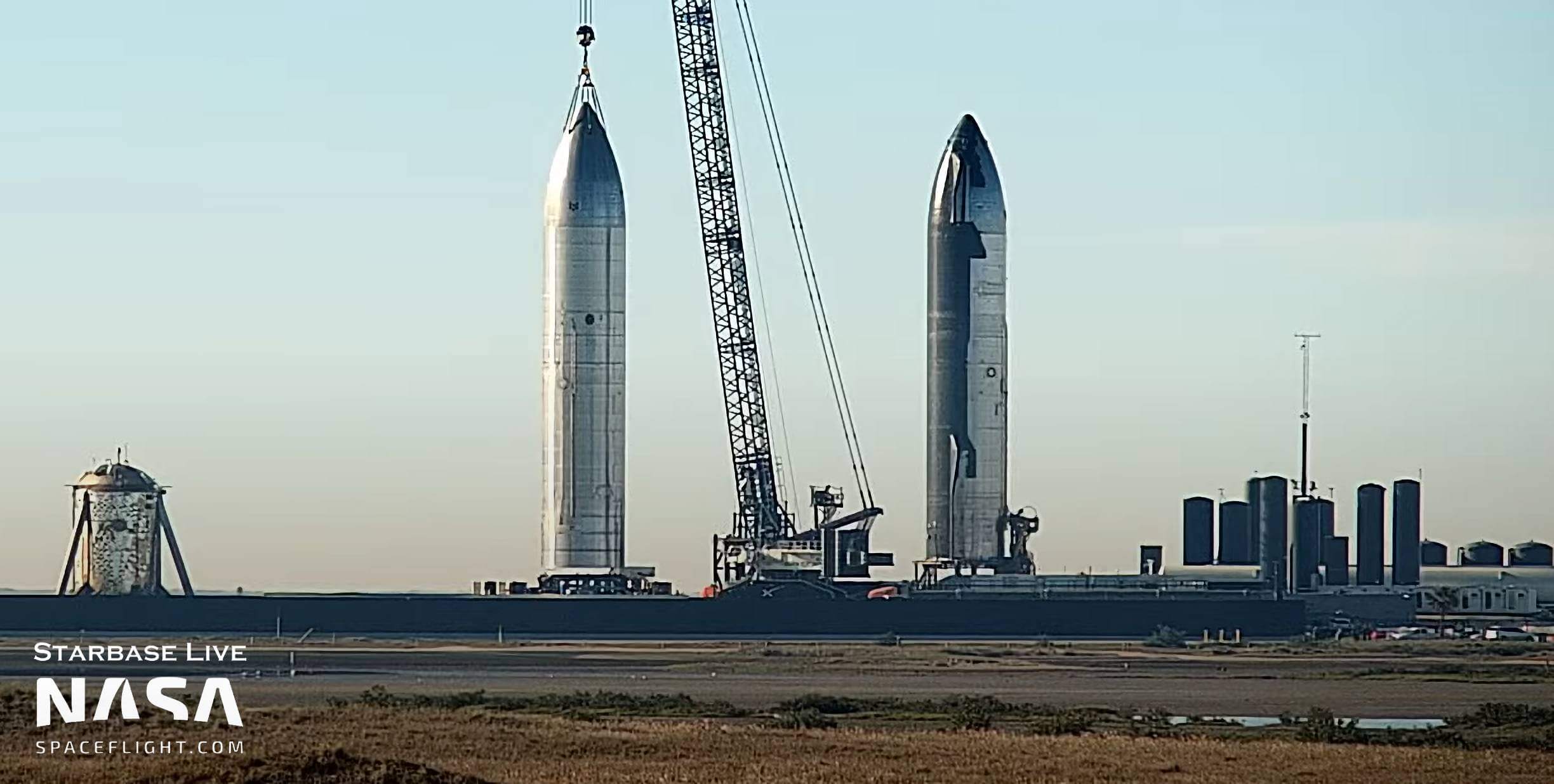 SpaceX rueda el prototipo desnudo de Starship al sitio de prueba