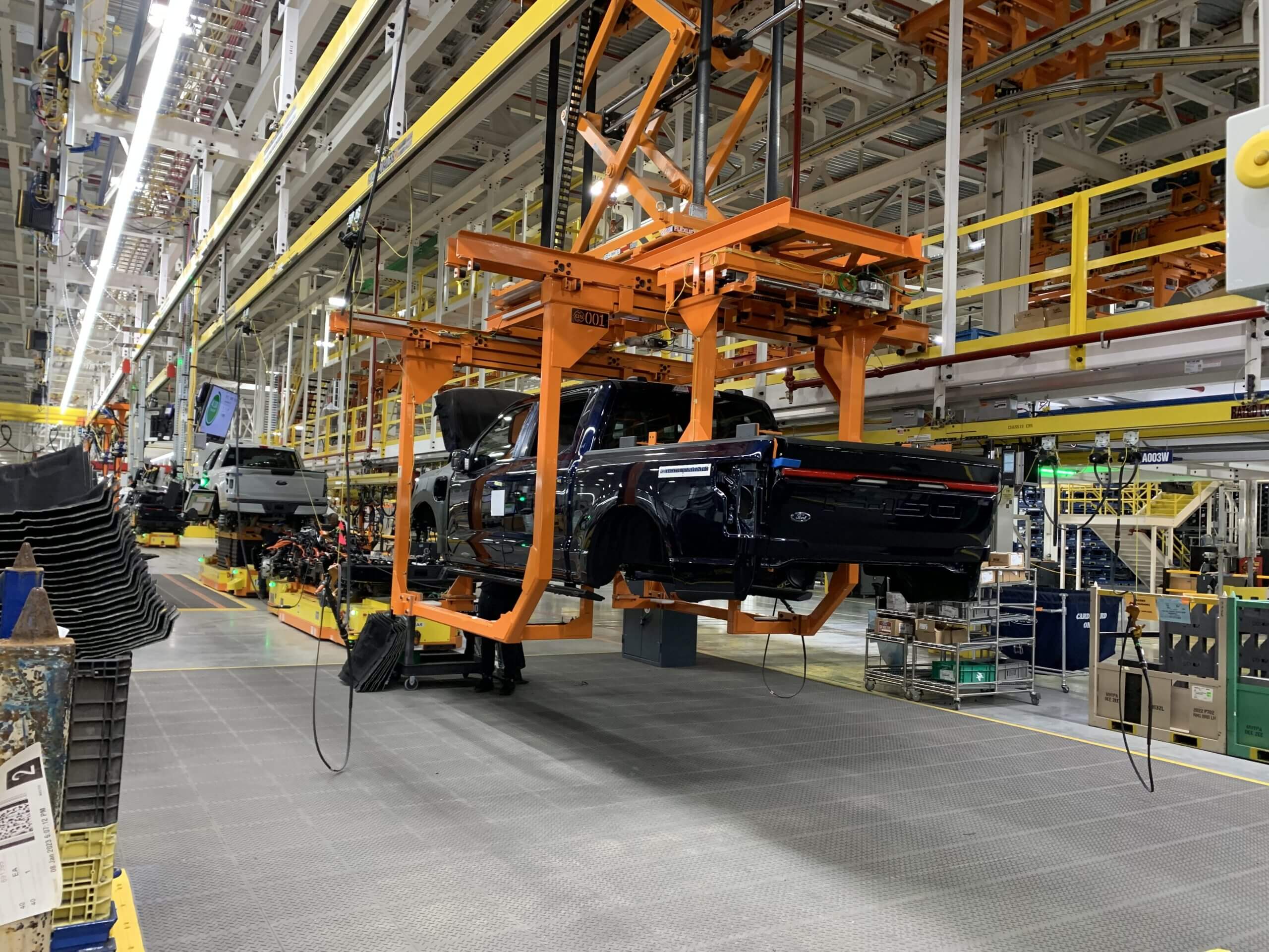 Ford подтверждает возобновление производства F-150 Lightning после возгорания батареи