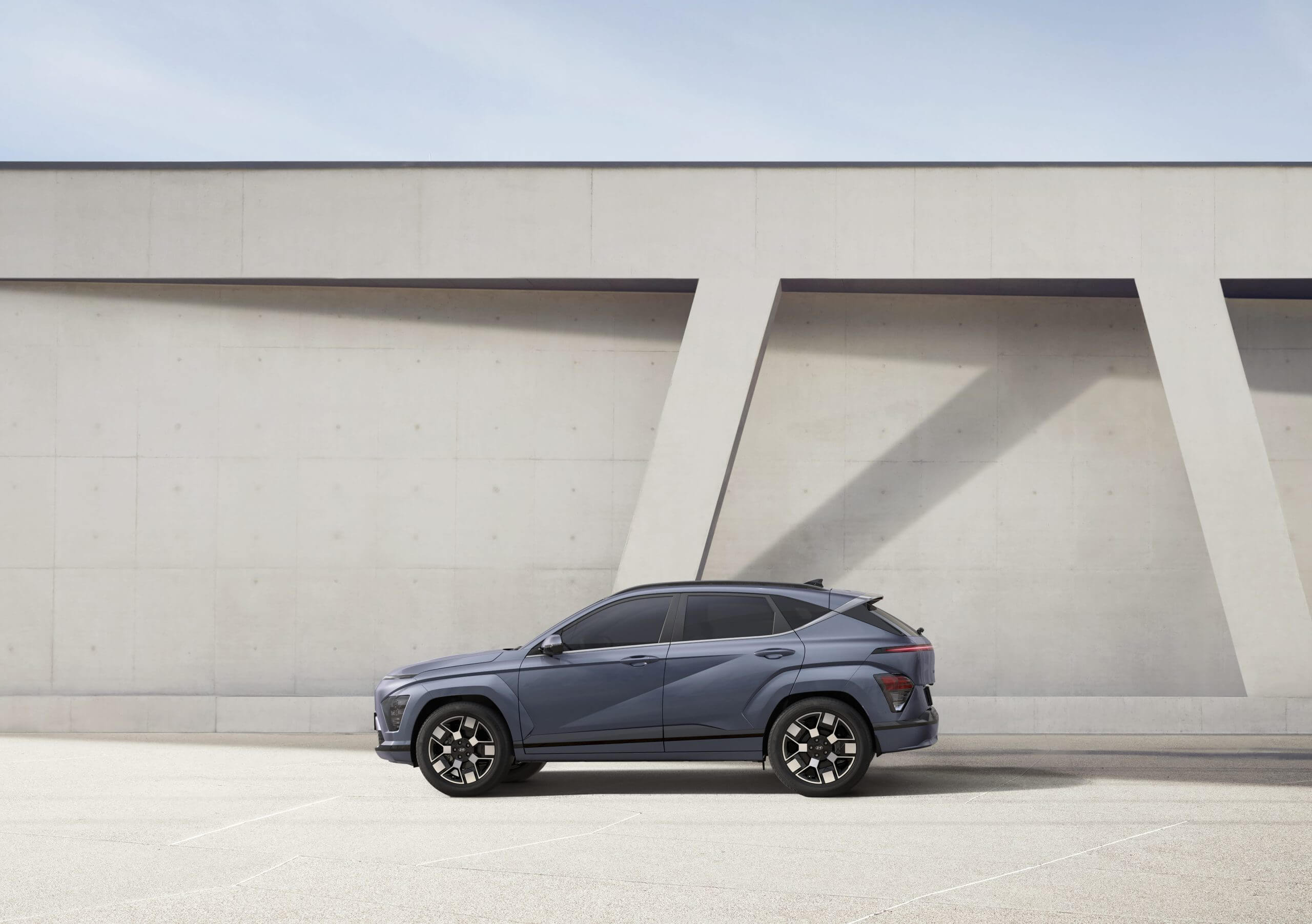 Hyundai svela Kona EV di nuova generazione, ma lascia molto all’immaginazione