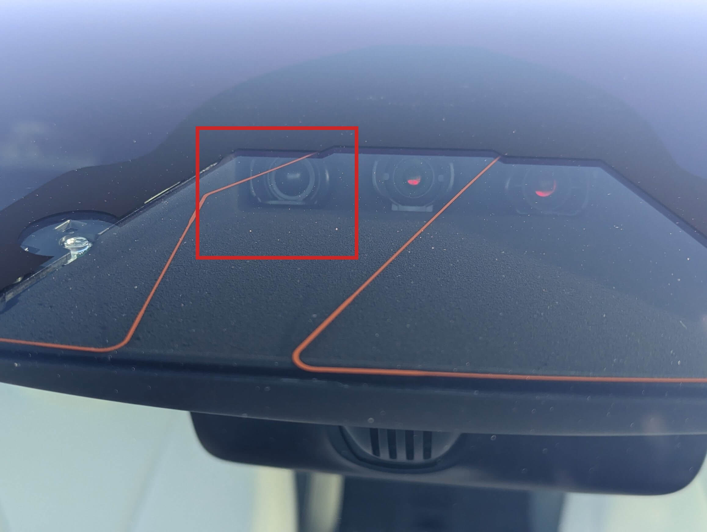 Tesla встановила «фіктивну камеру» в автомобілях Hardware 4