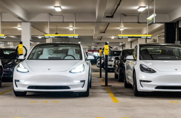 Hertz reporta aumento de ganancias con actualizaciones en la flota de vehículos eléctricos