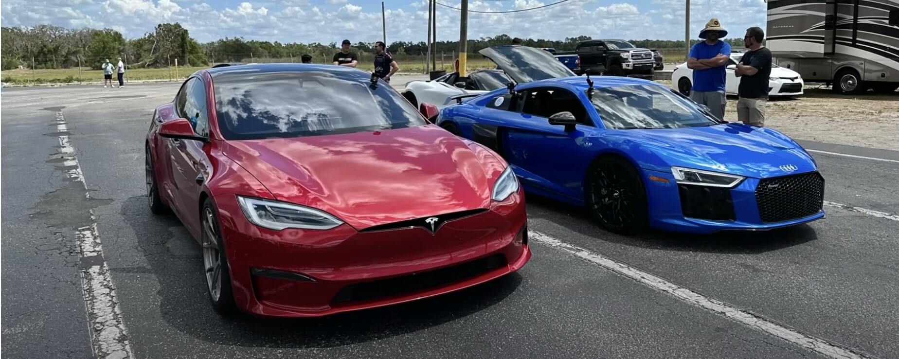 Tesla Model S Plaid menghadapi lawan perlumbaan drag yang paling sukar