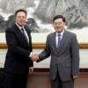 Генеральний директор Tesla Ілон Маск зустрівся з міністром закордонних справ Китаю під час візиту до Китаю