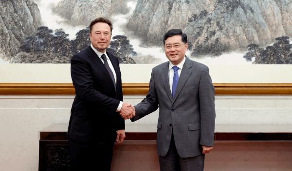 Генеральный директор Tesla Илон Маск встретился с министром иностранных дел Китая во время визита в Китай