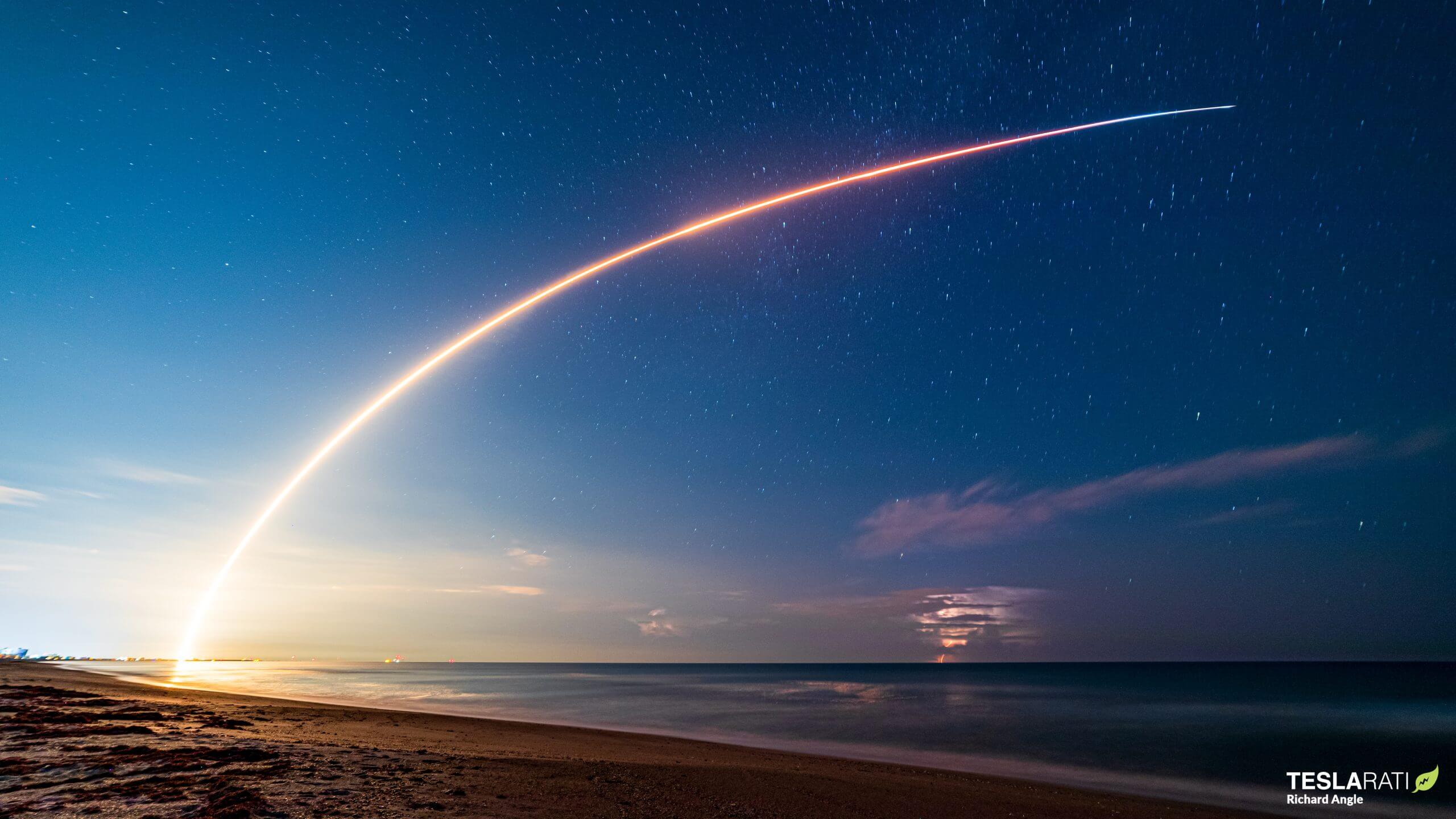 SpaceX запустила 22 мини-спутника V2 Starlink