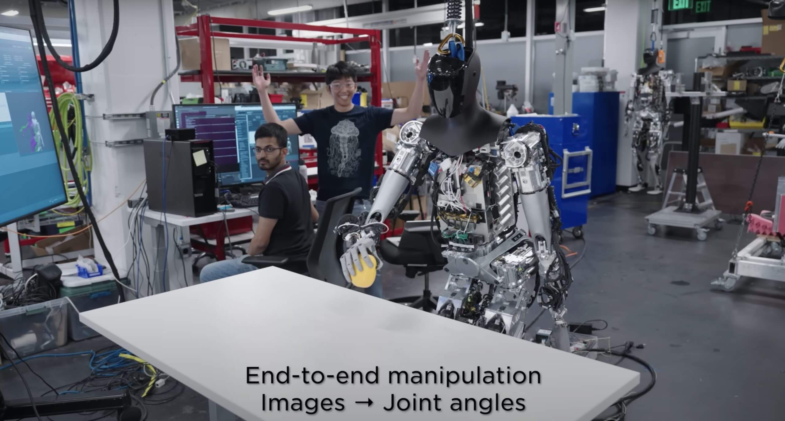 Tesla делится видео с Optimus в действии, показывает улучшения со времени AI Day 2022