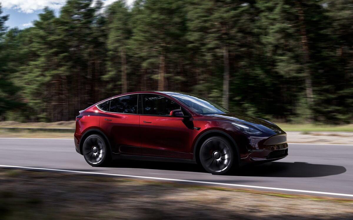 Tesla Europe ділиться захоплюючим оновленням Midnight Cherry Red Model Y