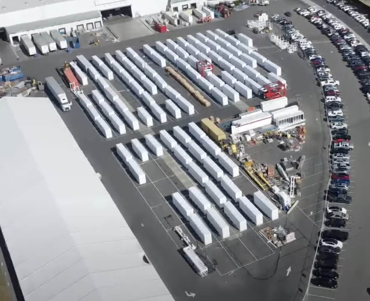 Tesla erweitert den Speicherbereich für Megapack-Batterien in der Lathrop Megafactory