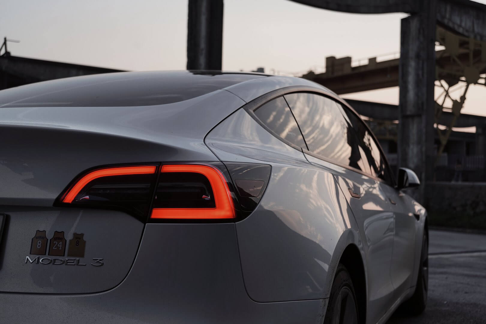 L’incident présumé d’«accélération soudaine» de Tesla était dû à une erreur du conducteur: police