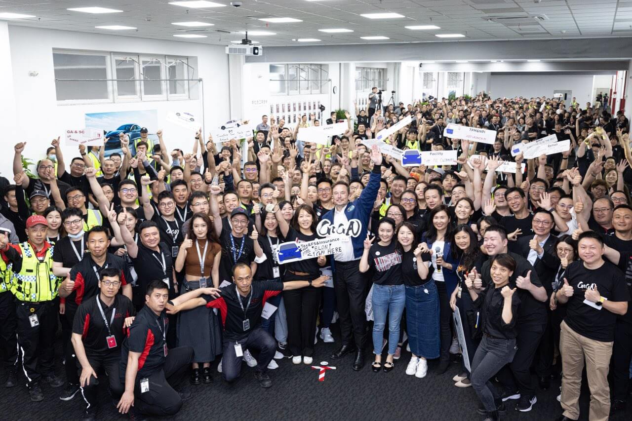 Працівники Tesla Giga Shanghai отримали високу оцінку від Маска