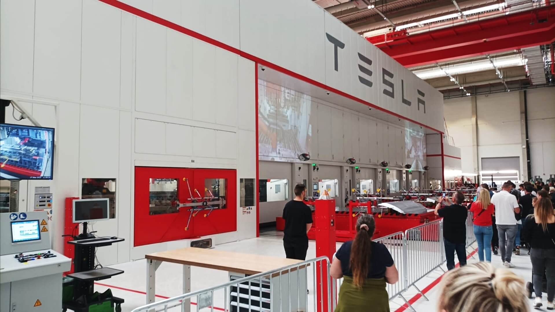 تقوم Tesla Giga Berlin بتعديل أجور الموظفين