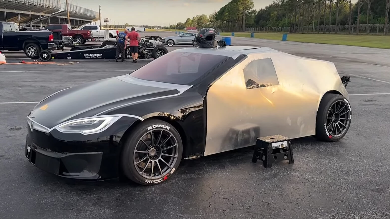 Tesla Model S Plaid 刷新 1/4 英里最佳成绩，打破之前的世界纪录