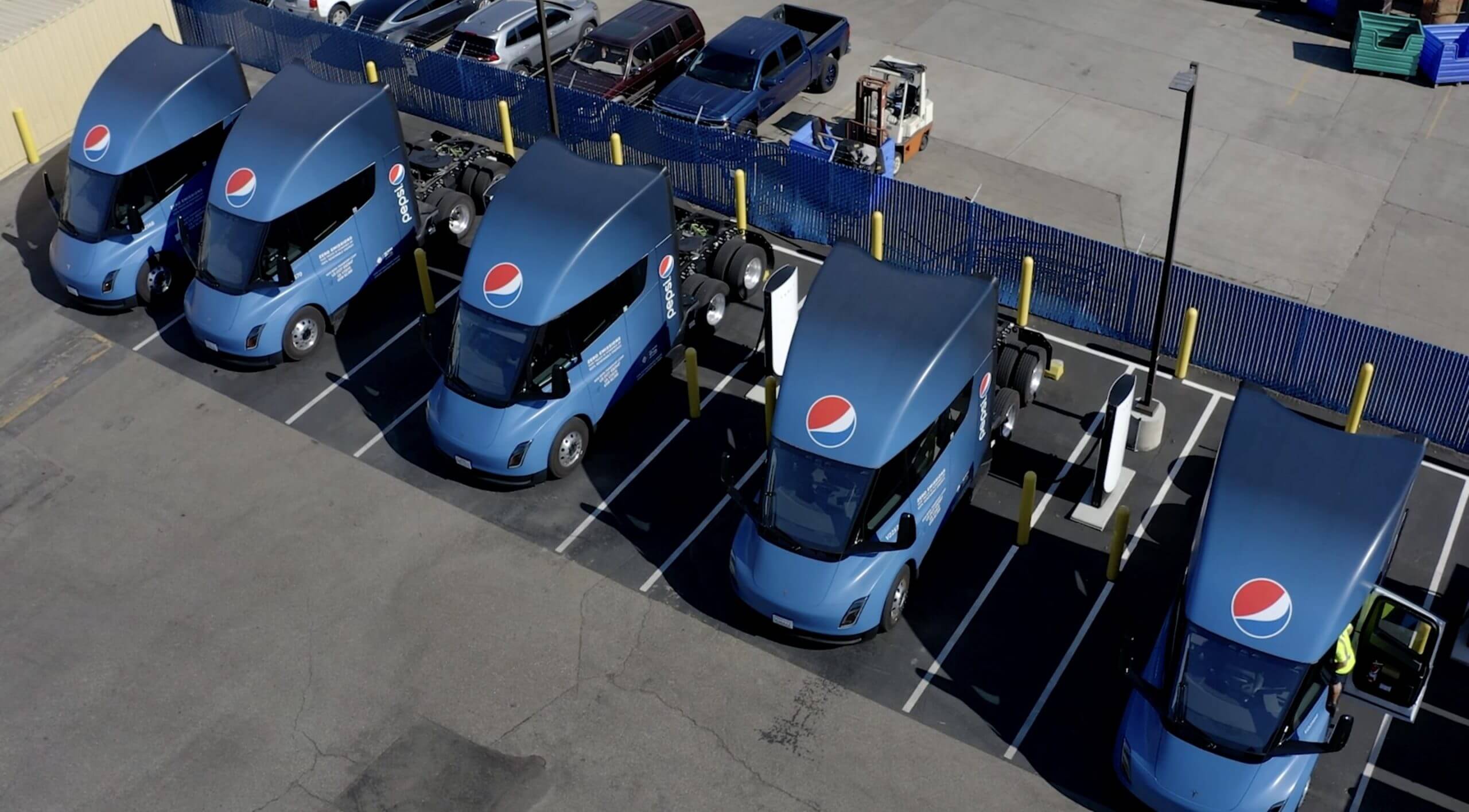 Tesla Semi, Run on Less EV kamyon taşımacılığı çalışmasında günde 1.600 mil yol kat etti