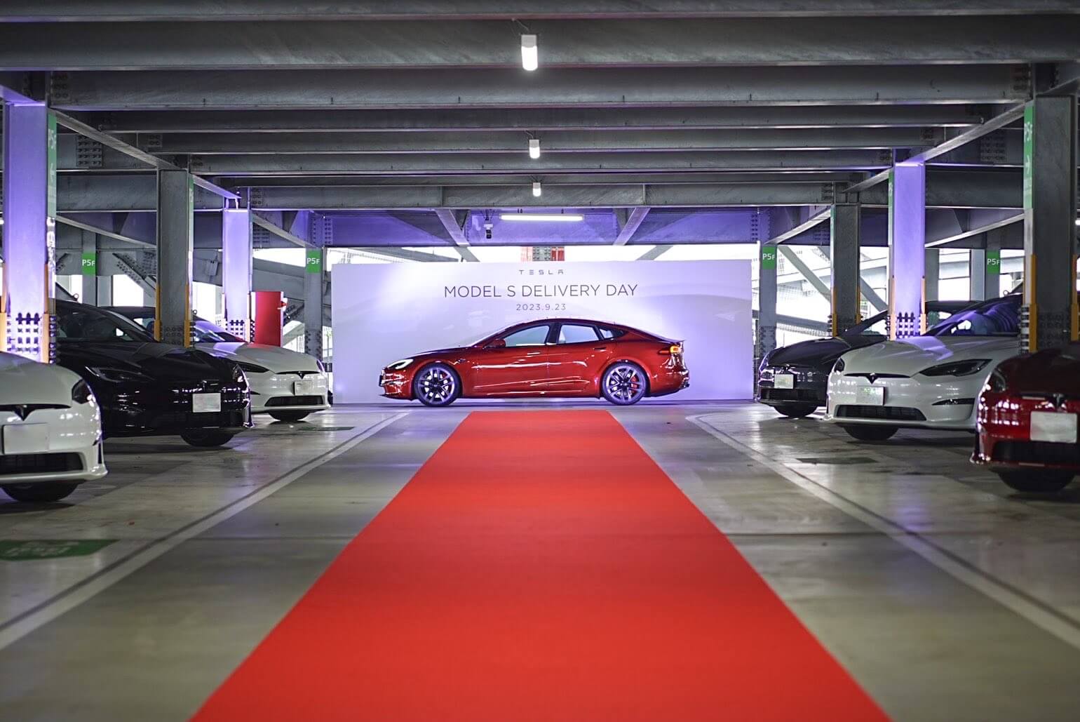 Tesla начинает поставки Model S в Японии с мероприятия по доставке