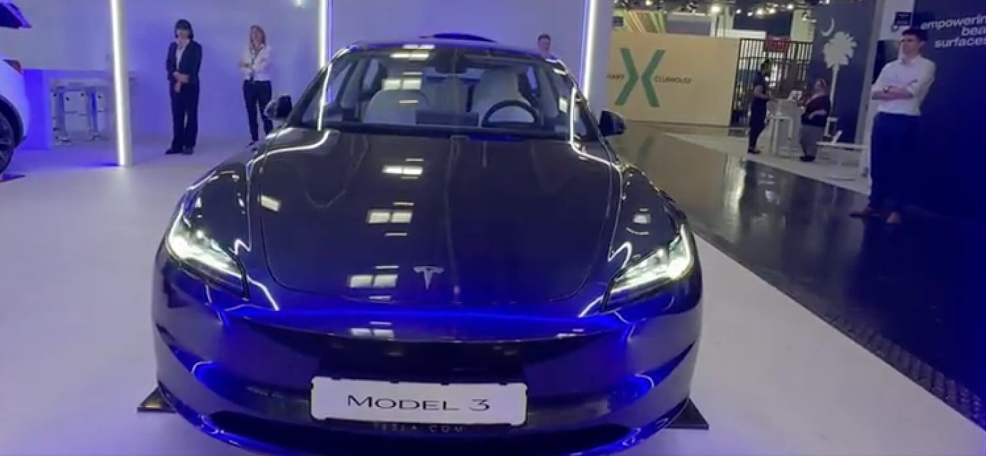 Tesla recupera un viejo huevo de Pascua con su nuevo Model 3