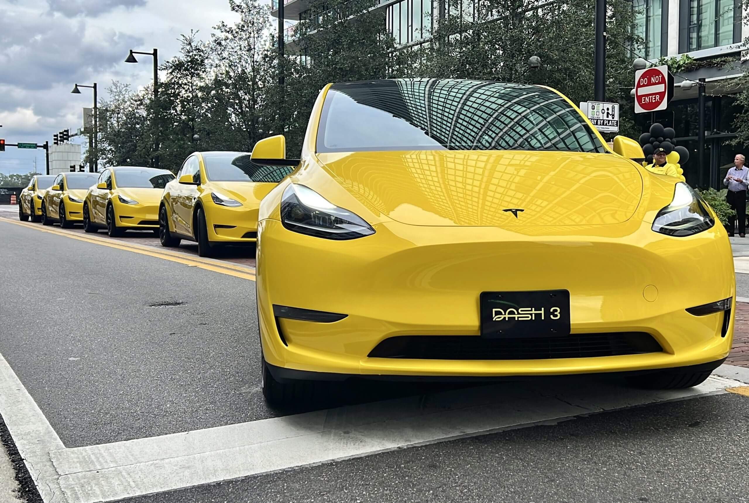 Das Tesla Model Y bildet den DASH-Fahrdienst von Tampa
