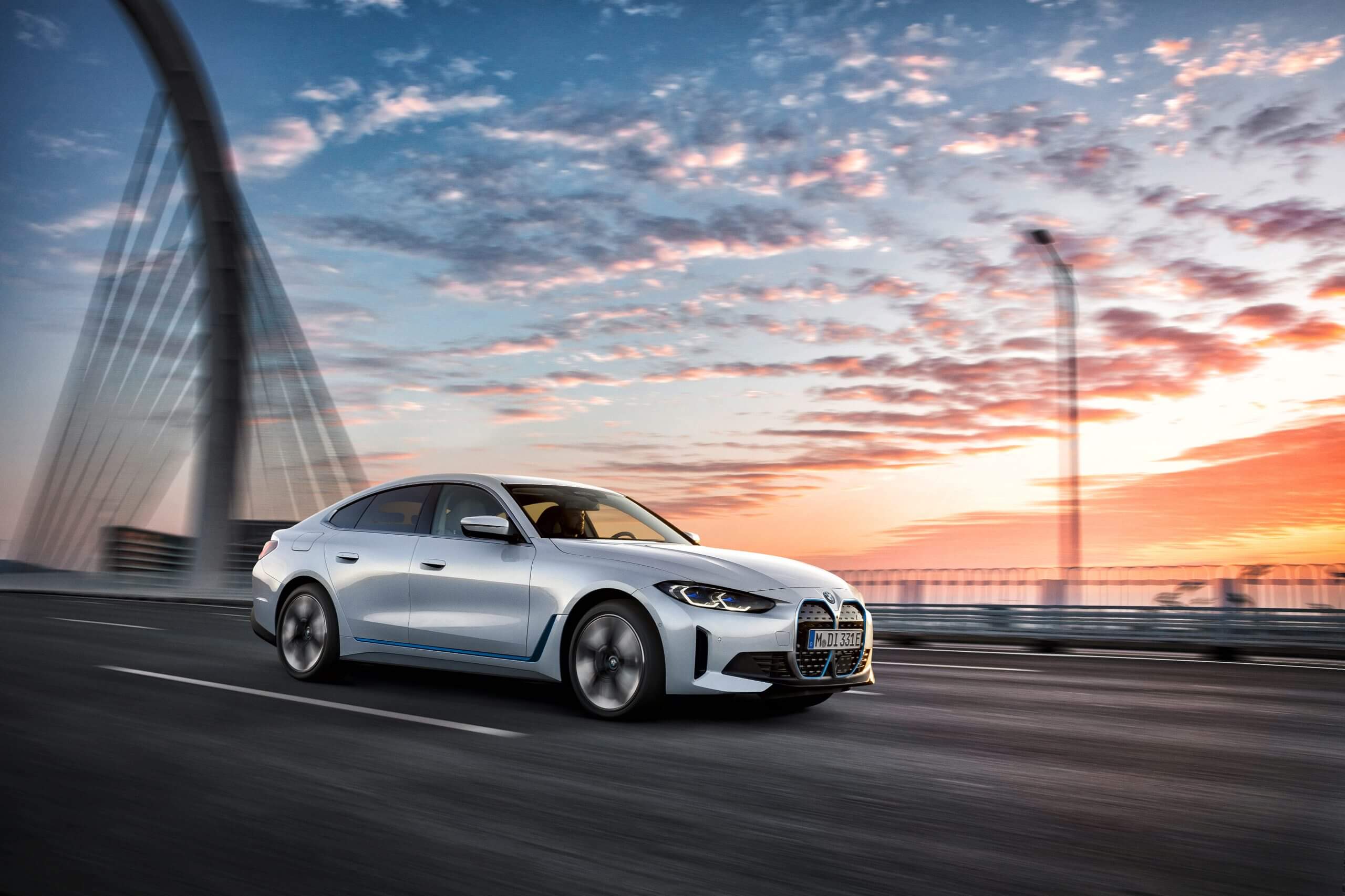 تعتمد سيارات BMW وMini وRolls-Royce منفذ شحن NACS الخاص بشركة Tesla
