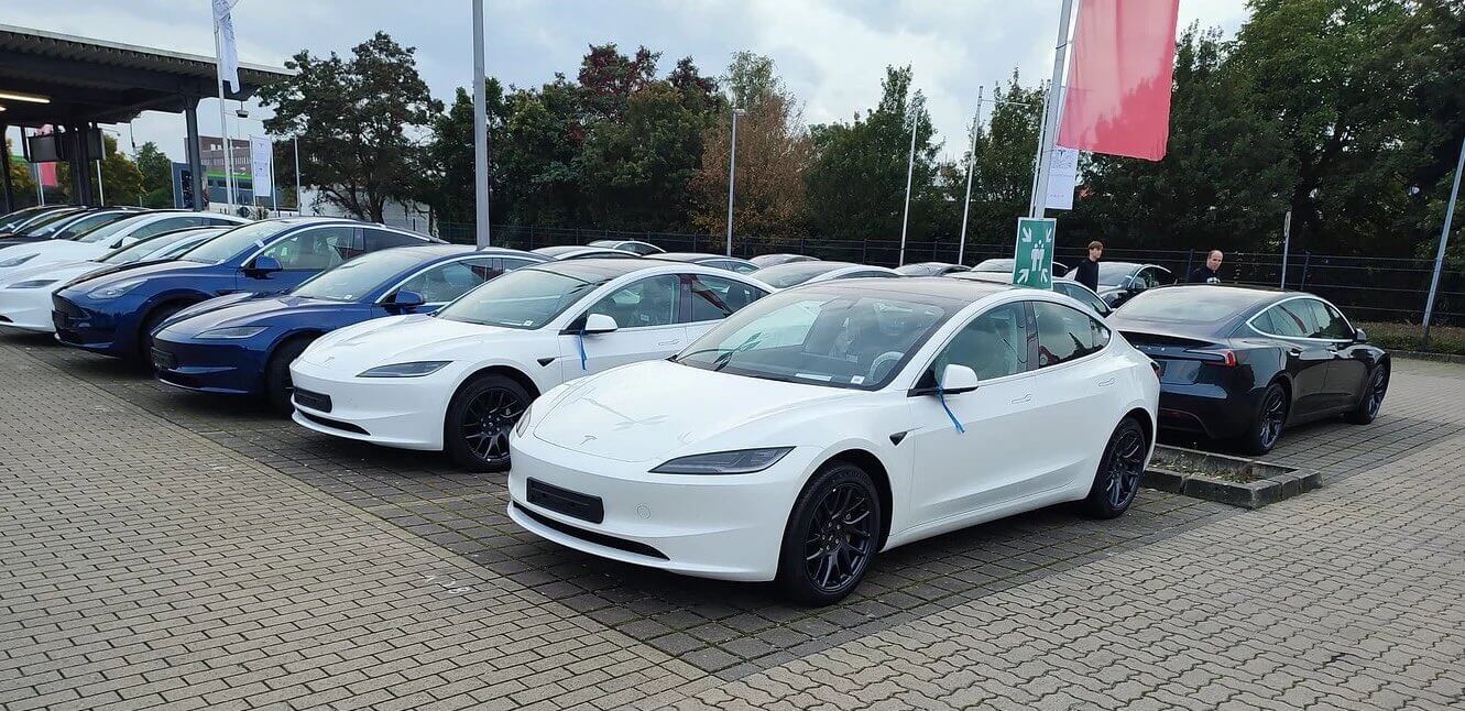Цунами Tesla Model 3 Highland начинается на европейских рынках