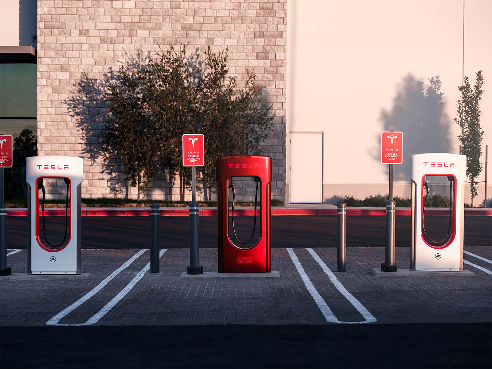 Tesla biedt een gratis onbeperkte overdracht van Superchargen aan voor eindejaarsleveringen