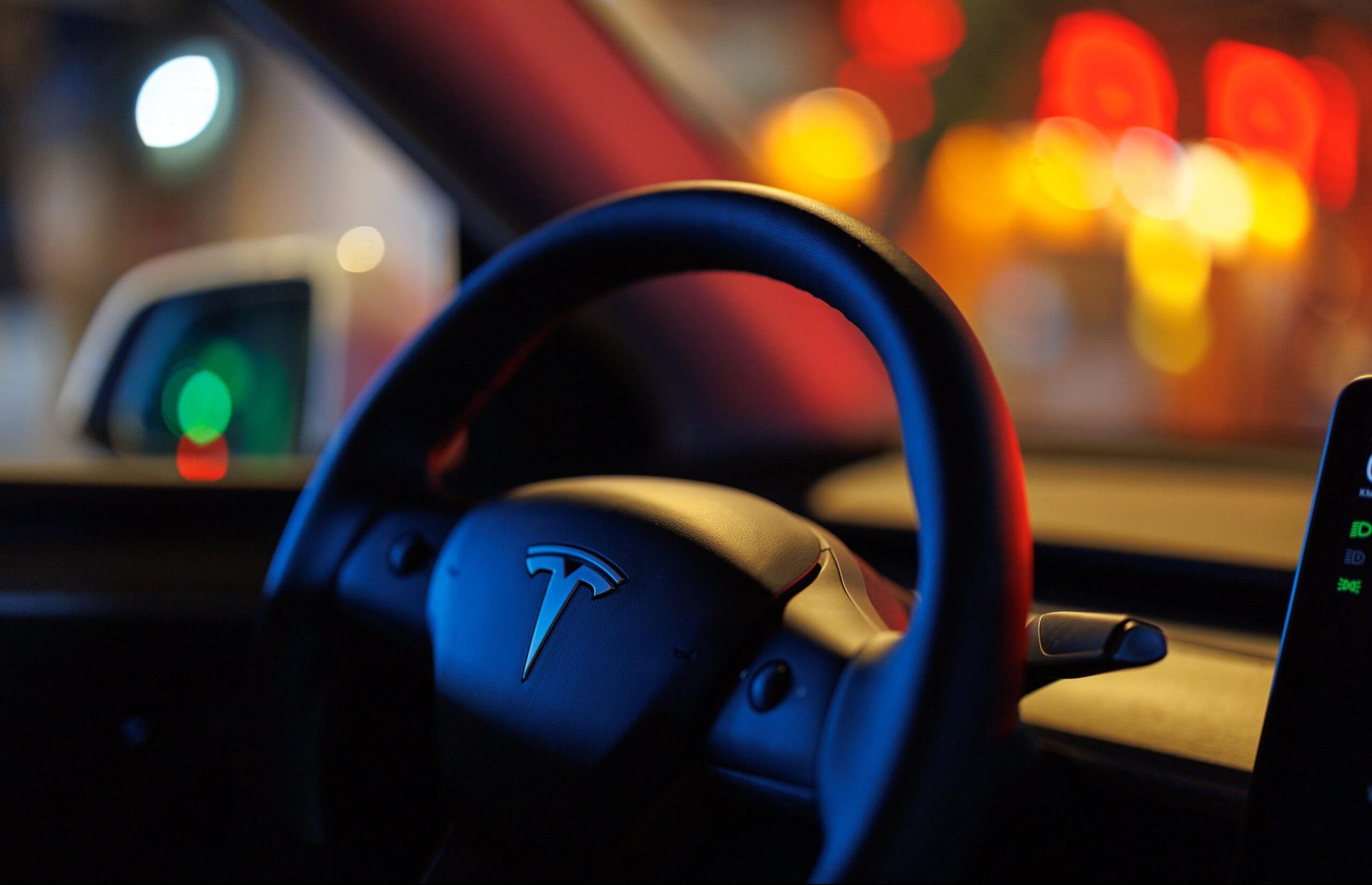 Tesla защищает названия «Автопилот» и «FSD» в деле о ложной рекламе