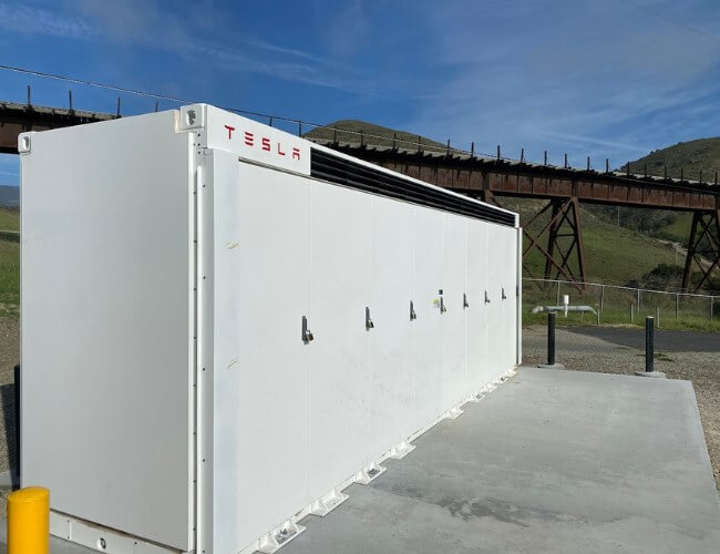 Tesla Megapack installé dans une usine de traitement d’eau en Californie