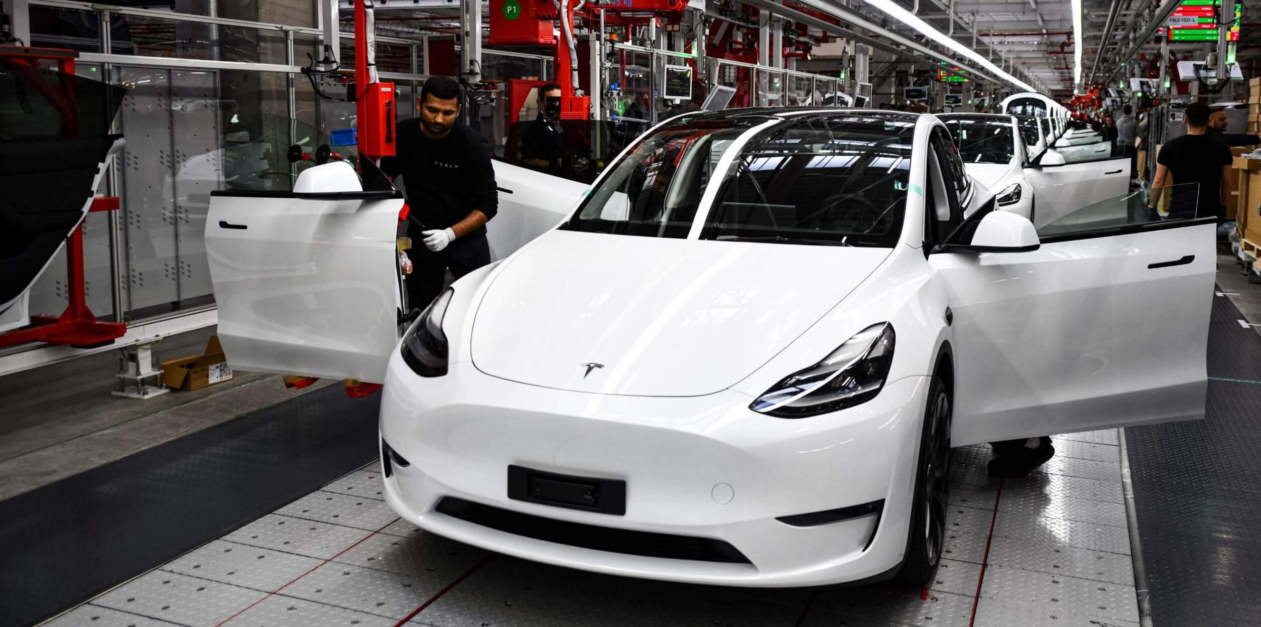 Tesla melepaskan kebimbangan keselamatan dan laporan kesatuan daripada Giga Berlin