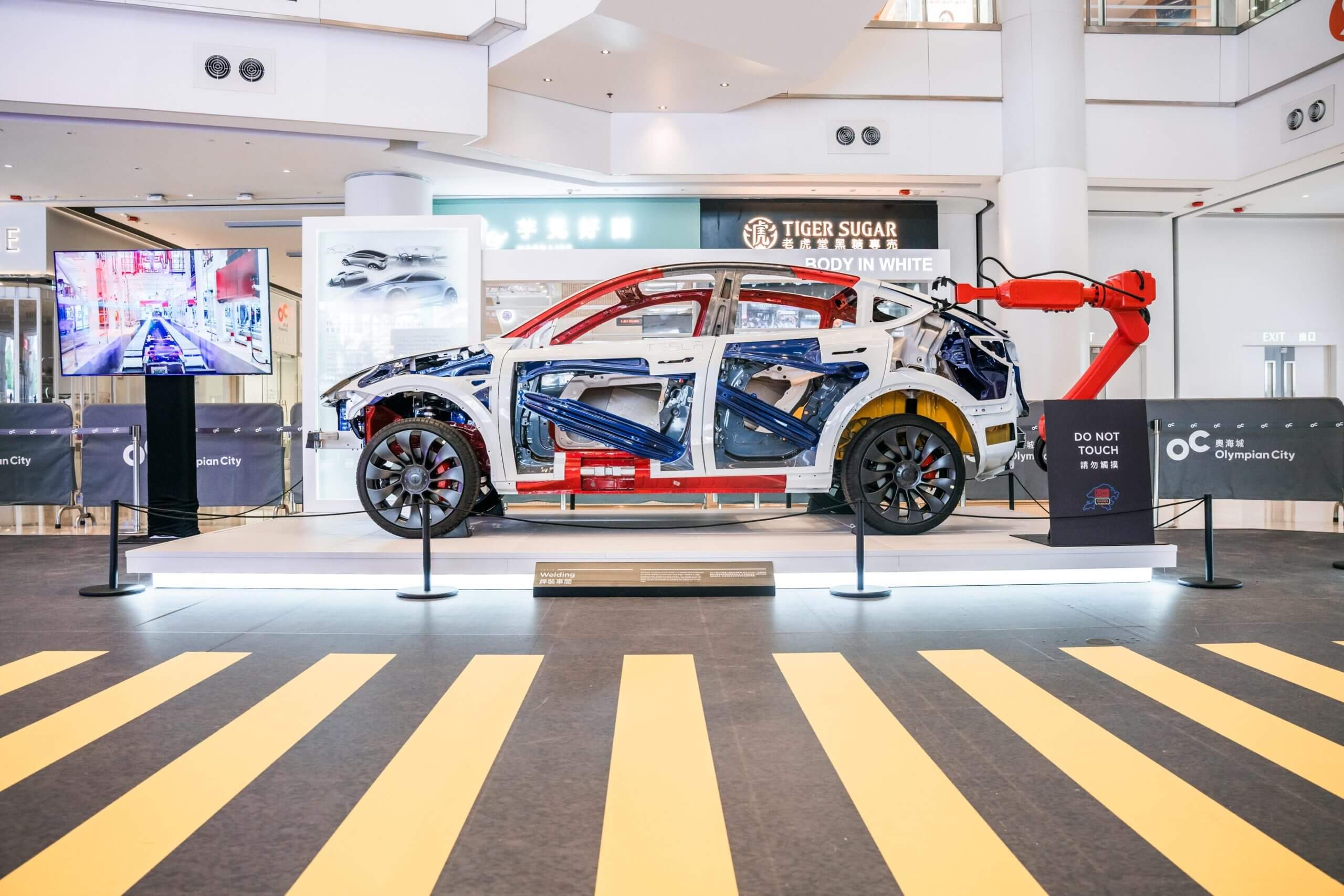 टेस्ला मॉडल 3 हाईलैंड आरएचडी हांगकांग में प्रदर्शित किया गया