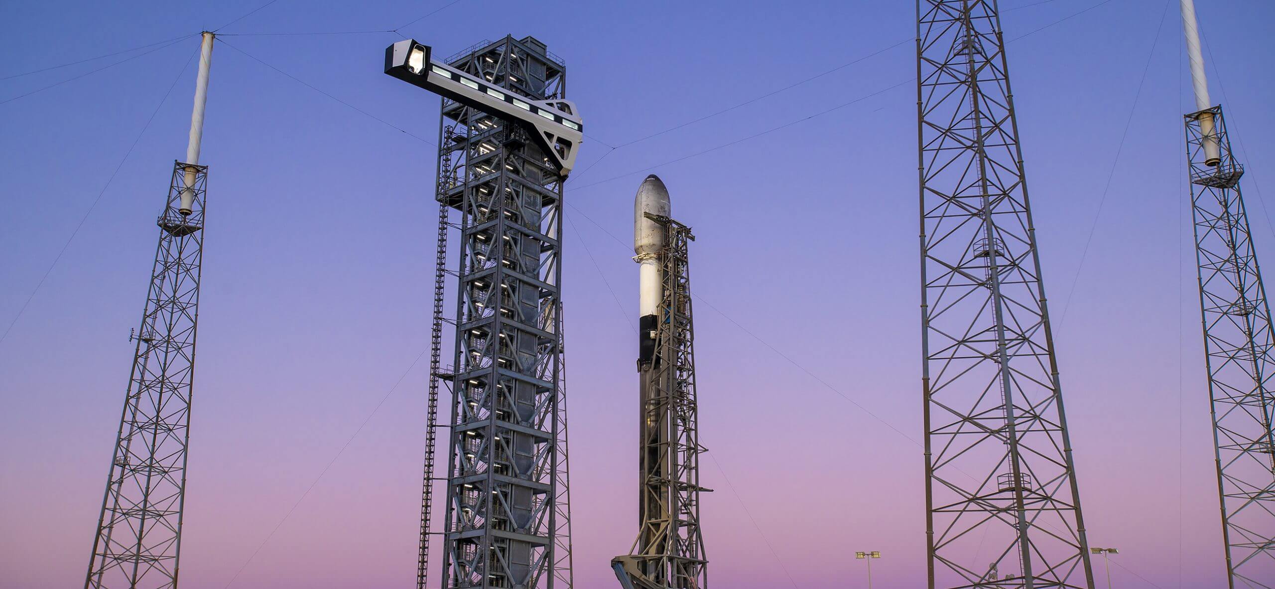 SpaceX устанавливает новый рычаг доступа к экипажу между запусками Starlink