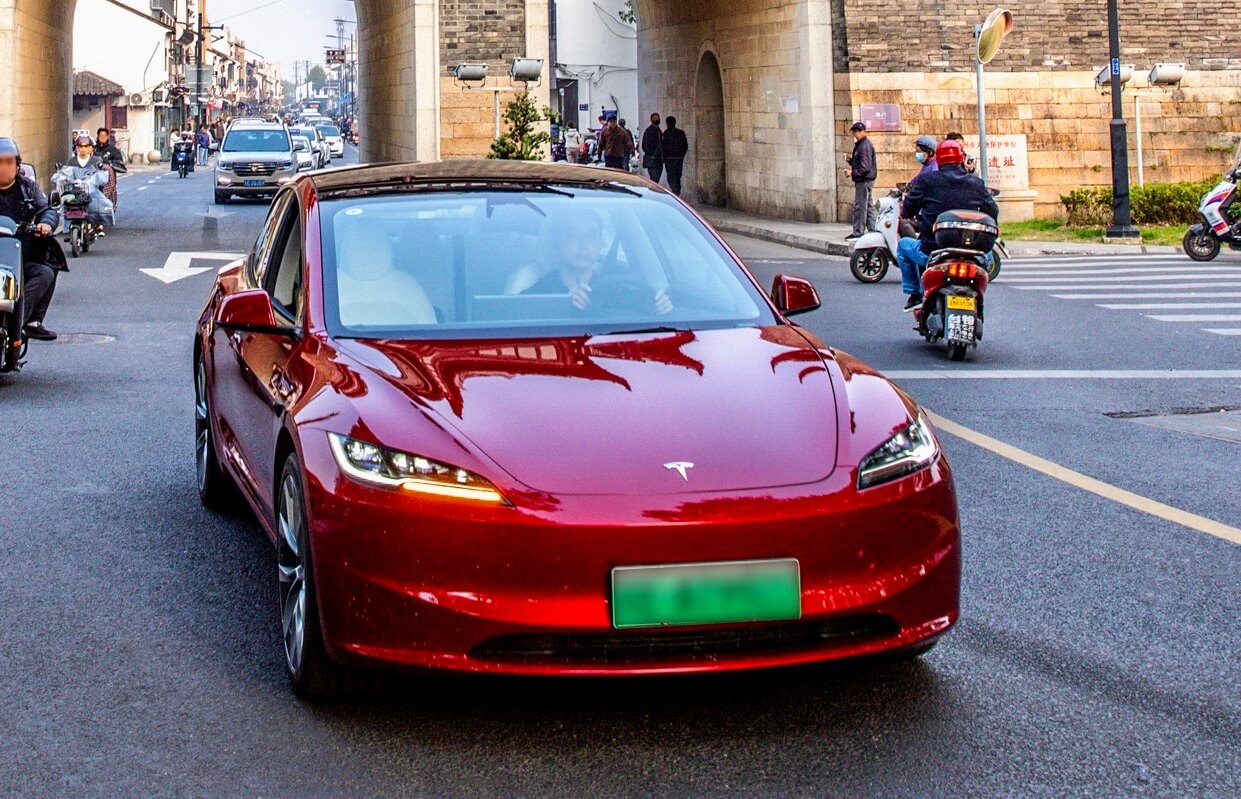 За четвертую неделю января количество страховых регистраций Tesla в Китае выросло на 9,4% до 12,8 тыс.