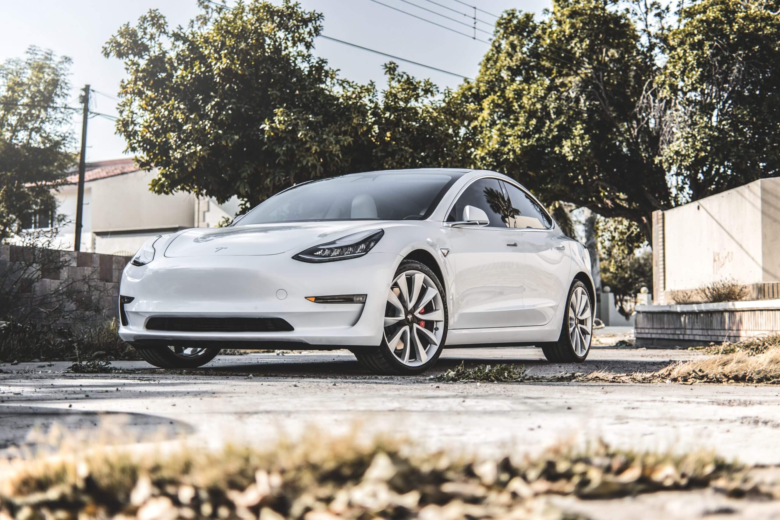 Поклонники Tesla прощаются с OG Model 3, настоящим электромобилем