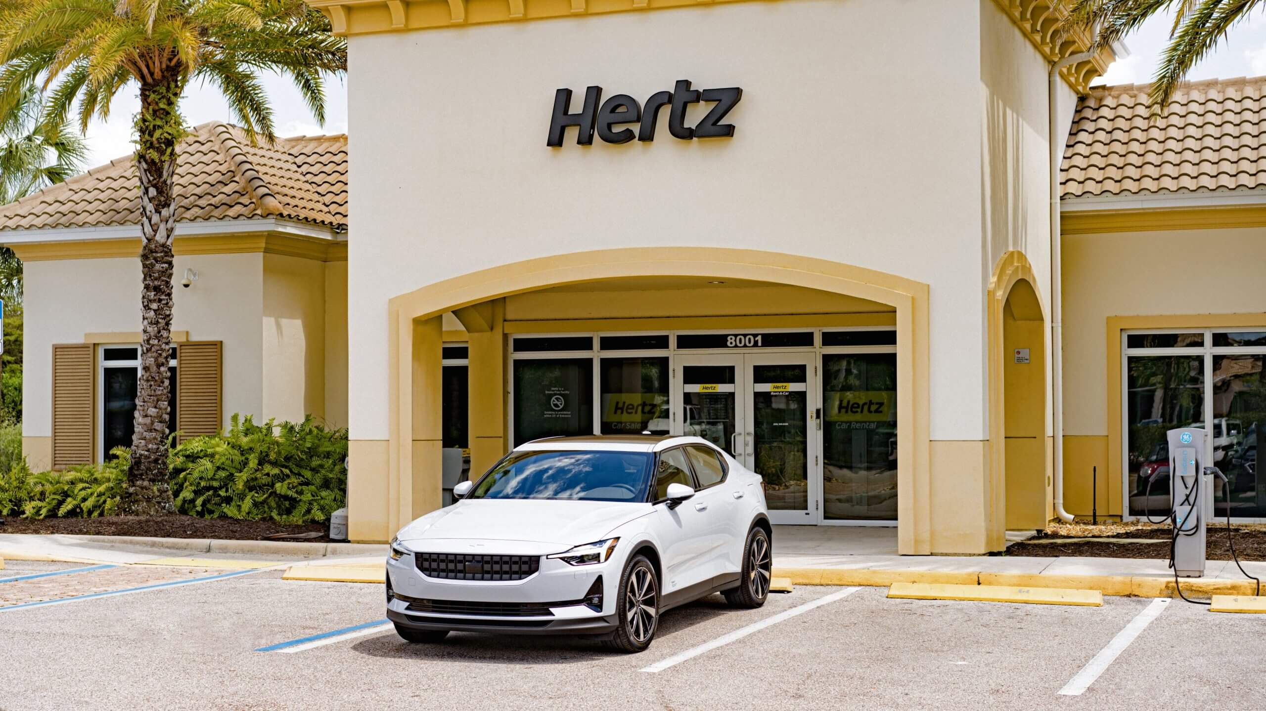 Hertz приостанавливает закупки у Polestar, поскольку отказывается от электромобилей