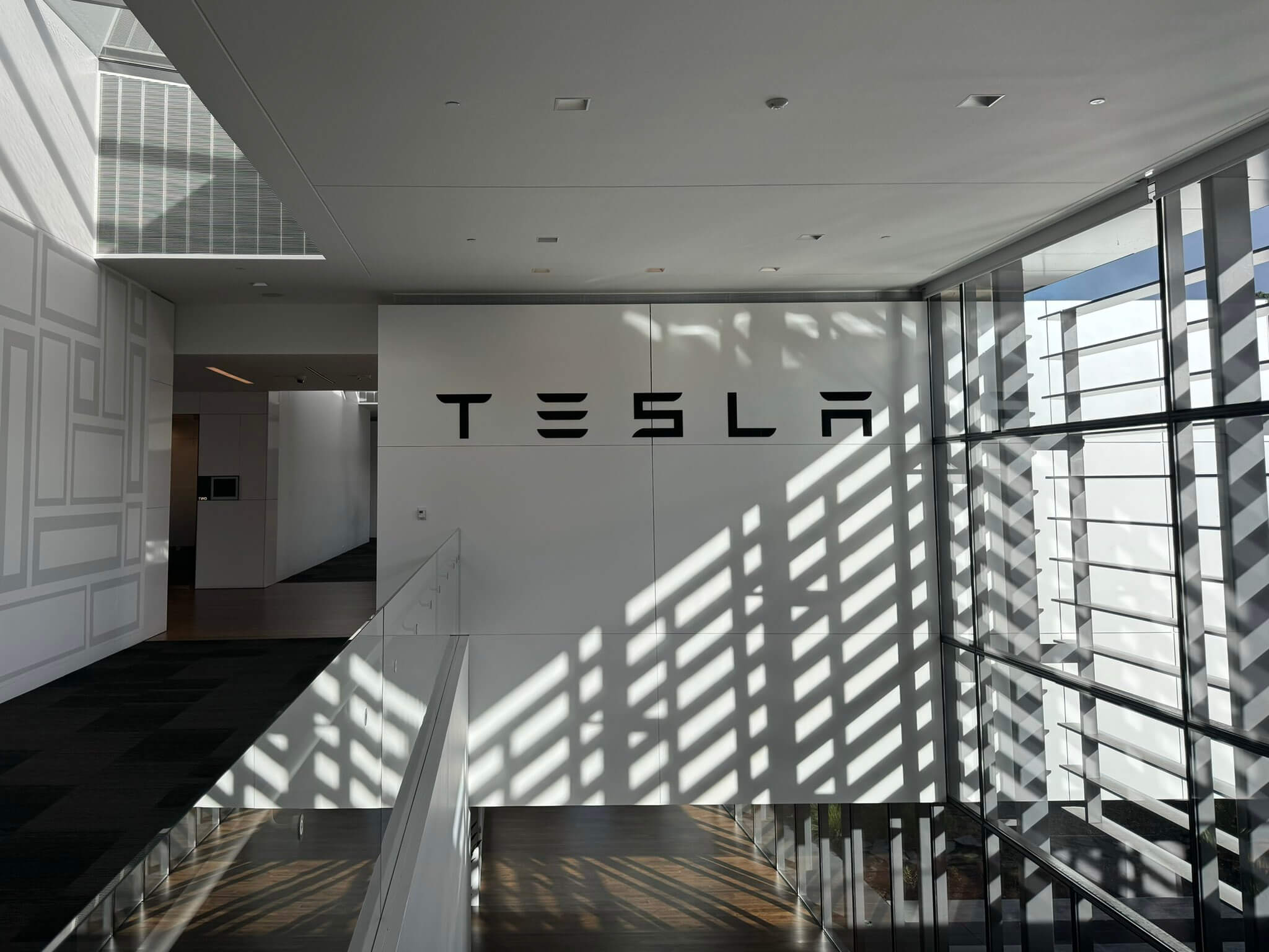 Италия изучает возможность партнерства с Tesla для поддержки отечественного автопрома: отчет