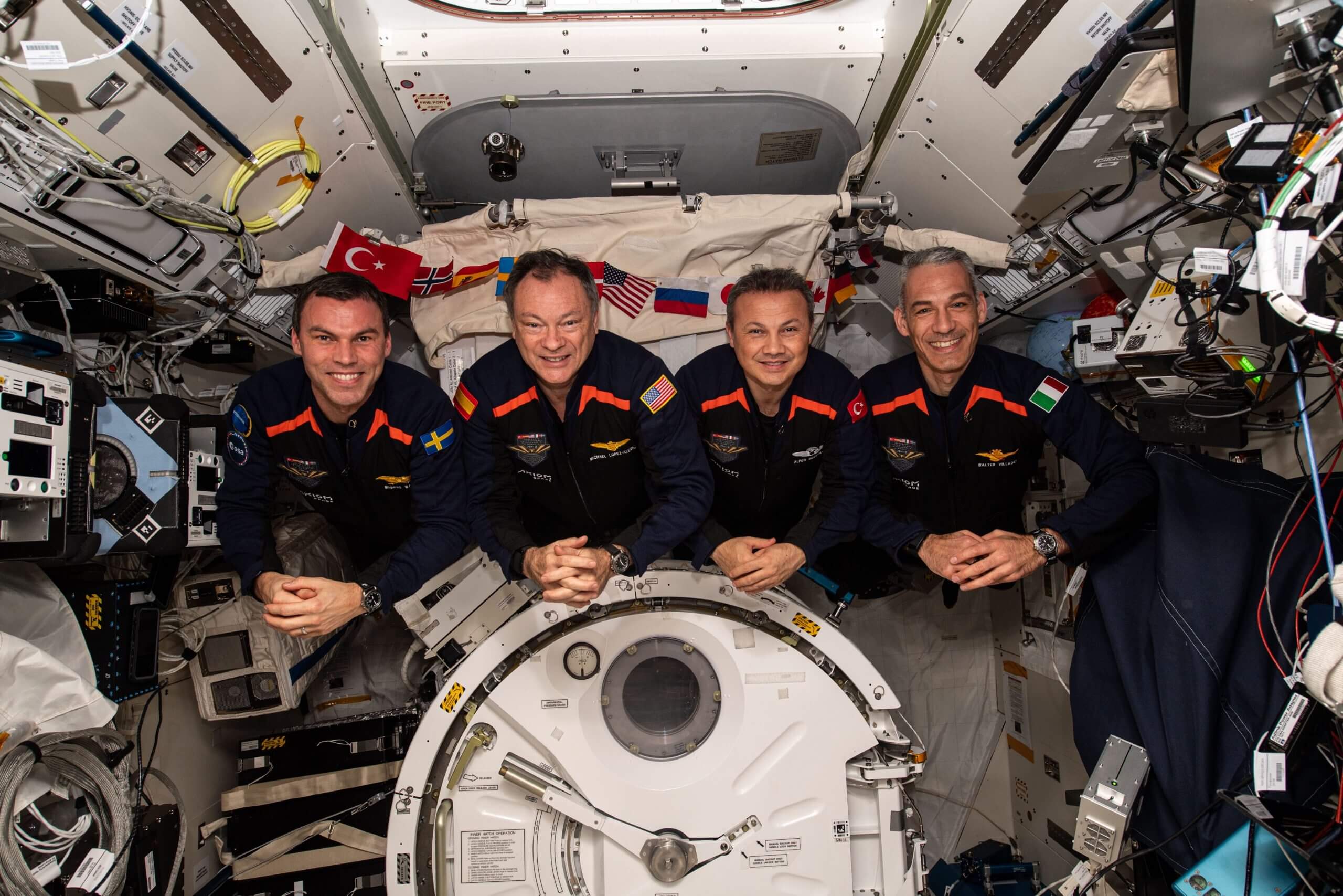 SpaceX Dragon начинает транспортировку астронавтов Ax-3 обратно на Землю