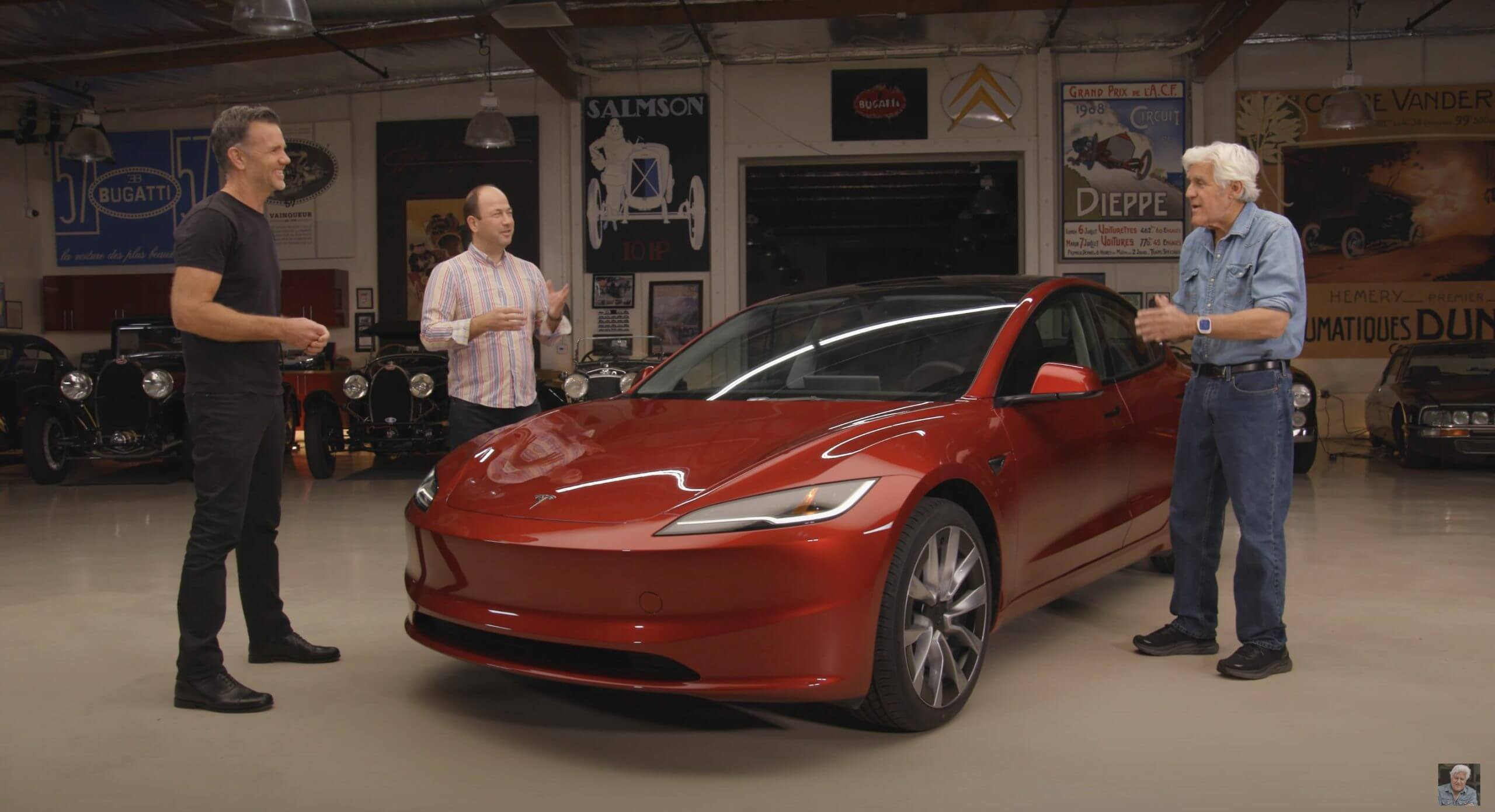 Модернизированная Tesla Model 3 представлена ​​в сегменте гаража Джея Лено